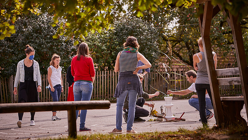 Referendare der Montessori Biberkor Akademie auf Hof