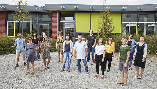 Gruppenbild mit Abstand